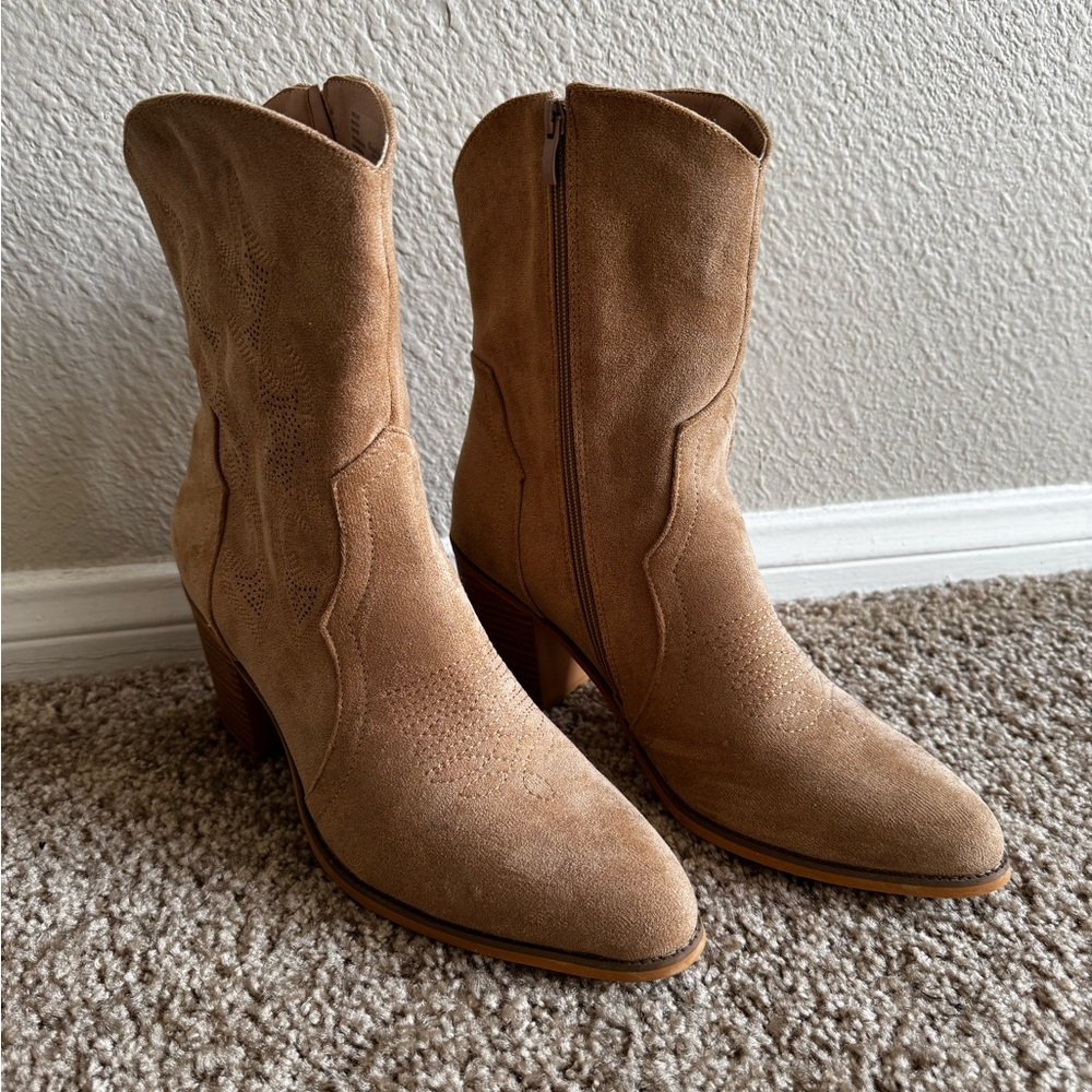 Elegant Tan Suede Heeled Boots